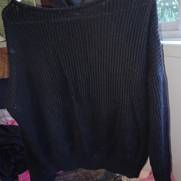 black sweater - Picture 3 of 3